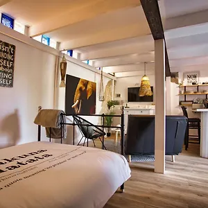 Vino Tinto 5s Apartment